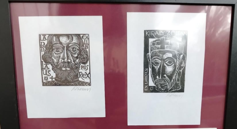 Szentek és szent helyek - kisgrafikákból nyílt kiállítás Ajkán