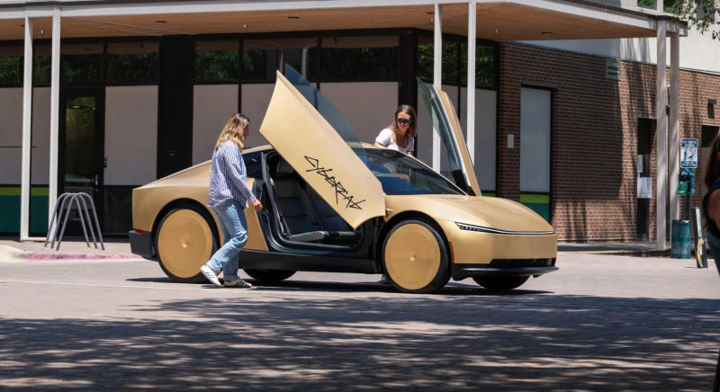 Kormány és pedál nélkül indultak útnak a Tesla robotaxik, az utasok akár alhatnak is bennük