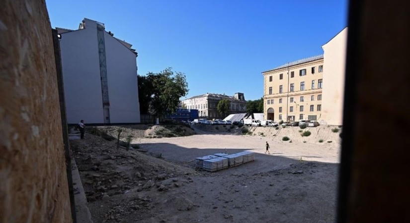 Óriási a baj, de nem lehet mindent a beruházásstopra fogni: ez a három tényező hozhatja vissza a haláltusát vívó építőipart