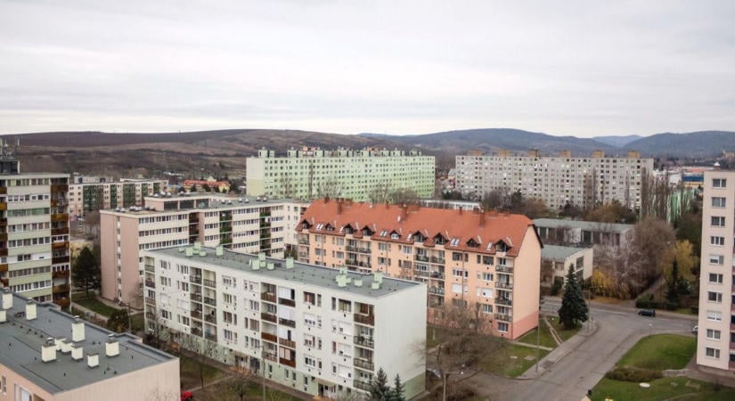 Ilyennek még sosem láttad Egert: lélegzetelállító videón, ahogy aranyba borul a város!
