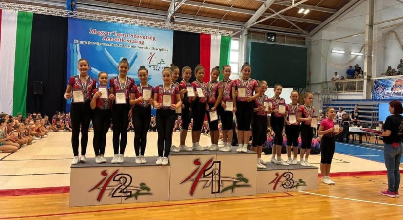 Taroltak a nyíregyházi aerobicosok: egymás után jöttek az érmek Jászberényben