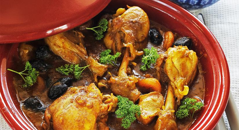 Egy falat Észak-Afrika: csirkés, aszalt gyümölcsös tagine