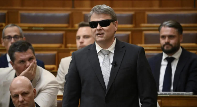 Azbesztet tartalmazó kazánok miatt tett feljelentést Kátai-Németh Vilmos