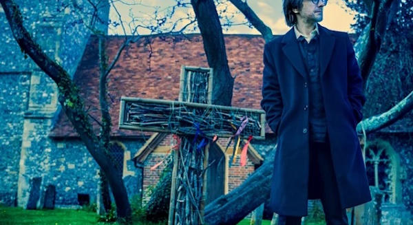 Steven Wilson bejelentette új albumát, itt a Requiem For A Village címadó dala