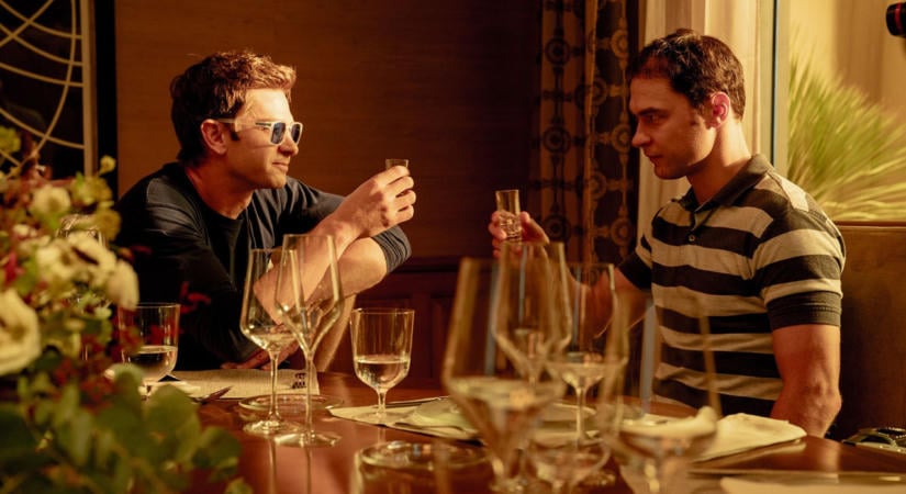 Artificial – Ike Barinholtz Elon Muskja félelmetes és nevetséges egyszerre