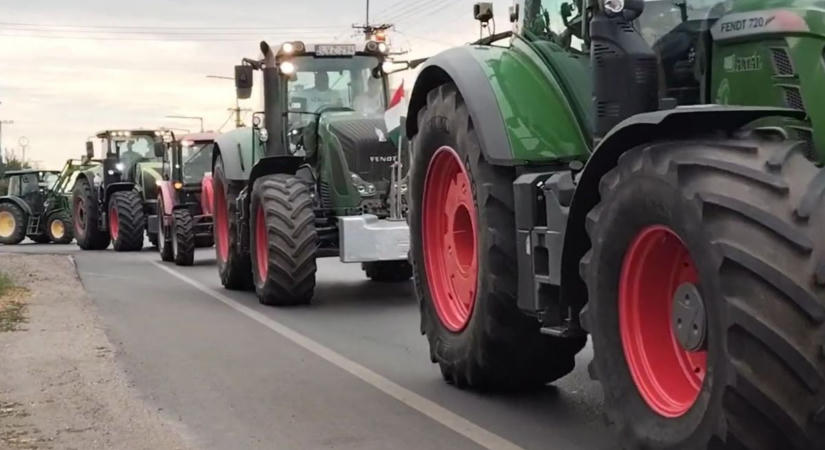 Felbőgtek a motorok, traktorok lepték el a várost – videón a tiszafüredi látványosság