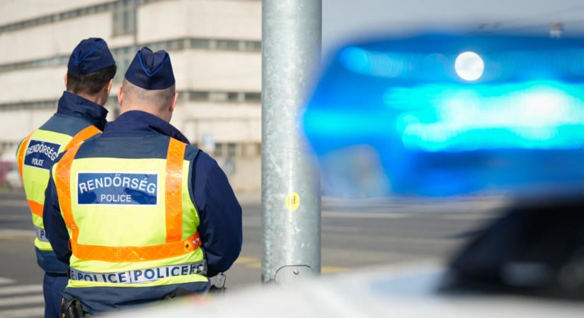 Összeütközött egy villamos és egy személyautó Szegeden