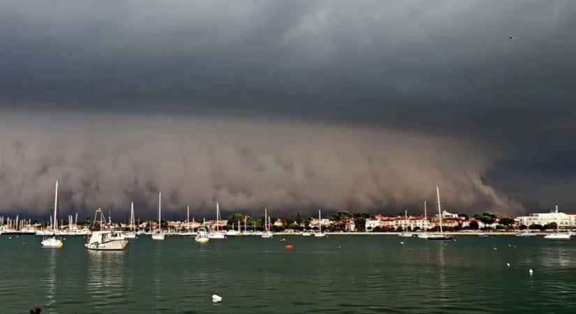 Félelmetes felhőfal gördült Umag felé csütörtökön
