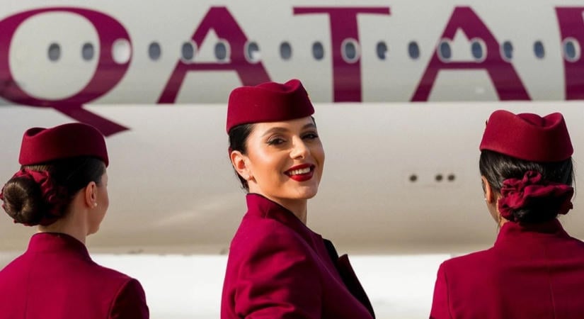 Milliós fizetés, ingyenes szállás, juttatások: Mennyit keresnek a Qatar Airways légiutas-kísérői?