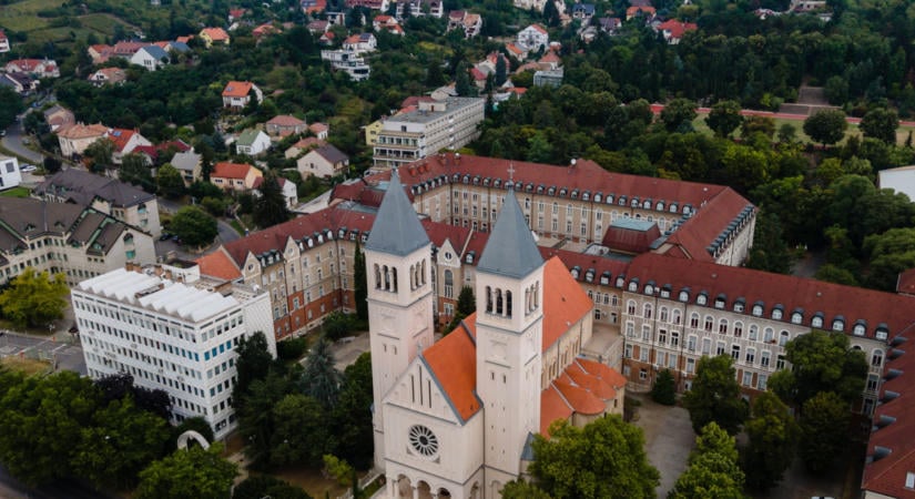Megszűnik a Pécsi Tudományegyetem egyik doktori iskolája