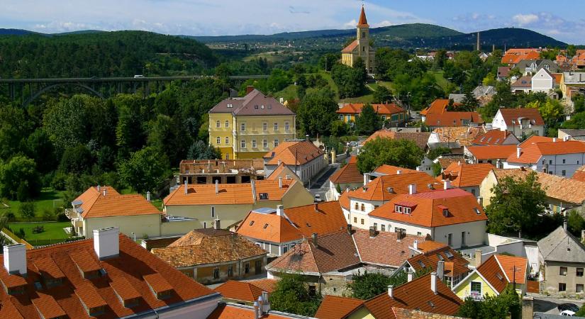Hatalmas kedvezményt élesít a MÁV: potom pénzért lehet majd utazni a Balaton mellé az ország bármely pontjáról