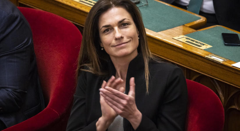 A kegyelmi botrány óta először tűnt fel a nyilvánosság előtt Varga Judit: nem akármilyen cég kártyája lógott a nyakában