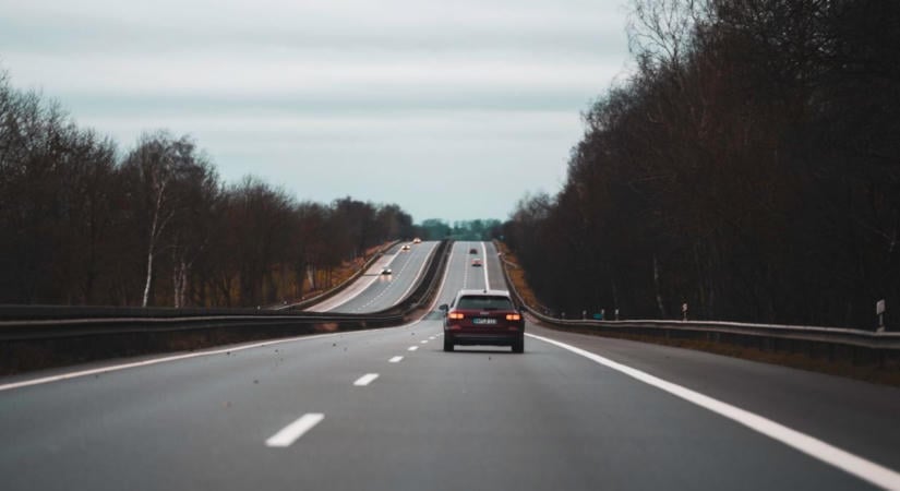 Autósok, figyelem! Új traffipaxok kerültek ki erre az útszakaszra, nem csak a gyorshajtásért büntetnek