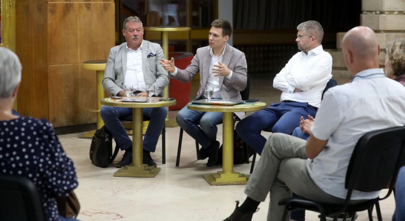 Mire mehetünk a szélerőműparkokkal? Fórum a szélenergiáról Szombathelyen - fotók