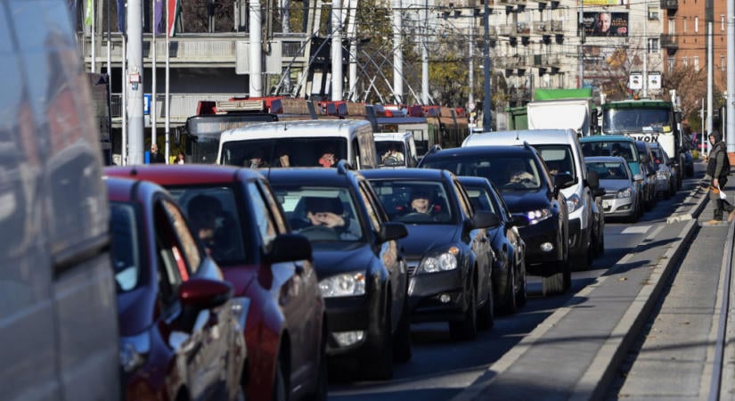 Egymillió magyar autós kap ma pénzt az államtól