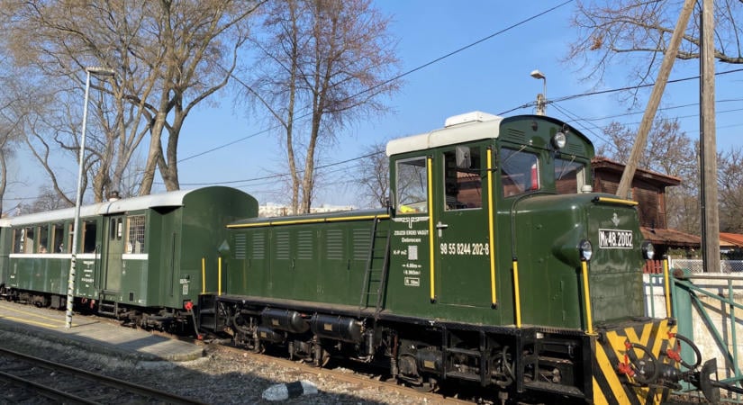 Szünetel a menetrend szerinti Zsuzsi