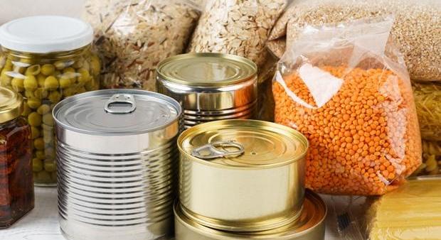 Nem fontos rögtön kidobni a lejárt tartós élelmiszereket