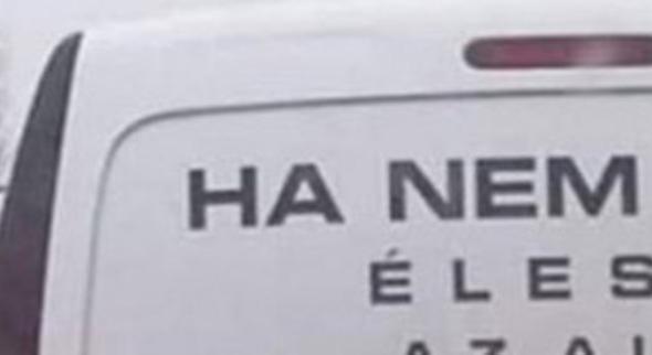Minden idők egyik legötletesebb reklámszövegét fotózták egy magyar furgonon