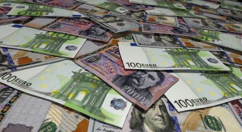 Készülnek az euróbevezetésre a bankvezérek