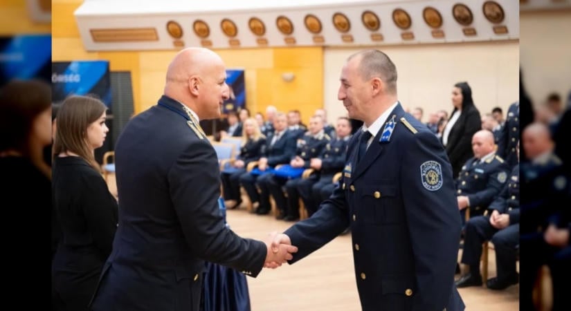 Pest vármegyei rendőröket és polgárőröket tüntettek ki a nemzeti ünnep alkalmából