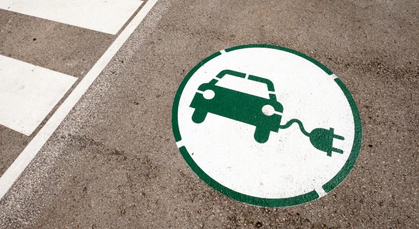 A spórolás áldozatául eshet az e-autós állami támogatás? Kérdéses lehet a 2022-es kiírás