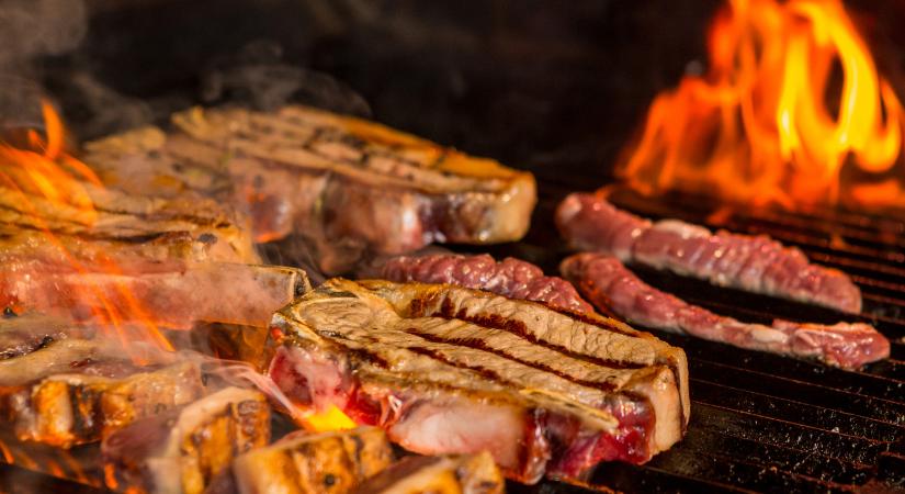 A puszta ízei újragondolva – nyári grillpartyval várja vendégeit az Új Tanyacsárda