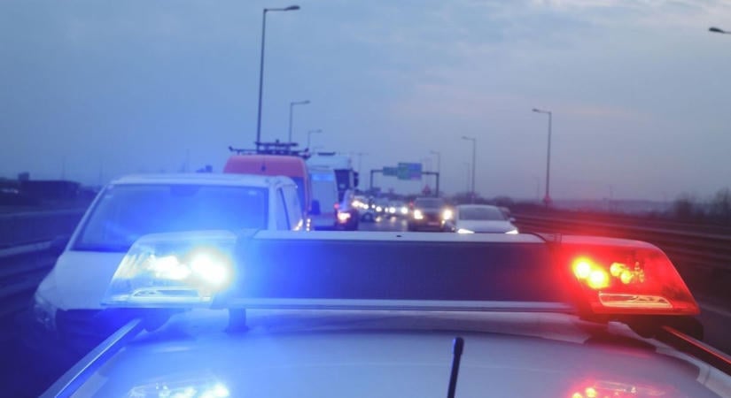Szörnyű baleset! Két kisbusz ütközött az M3-as autópálya borsodi szakaszán, ketten a roncsokba szorultak!