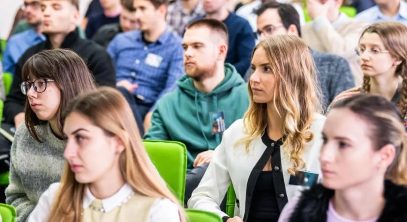 Október végéig várják a jelentkezéseket a Magyar Közigazgatási Ösztöndíjprogram 2027-es évfolyamába