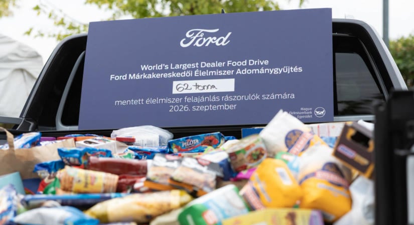 Hatvankét tonna élelmiszert adományoztak a Ford magyarországi márkakereskedői