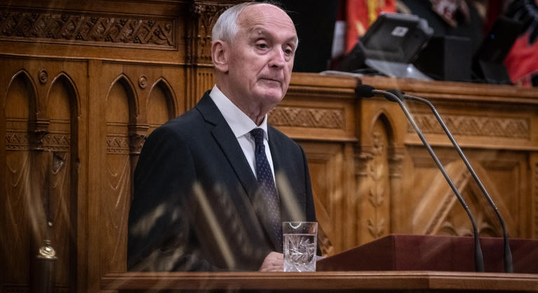 Baka András nem egyeztet a pártokkal, nem esik bele elődje hibájába