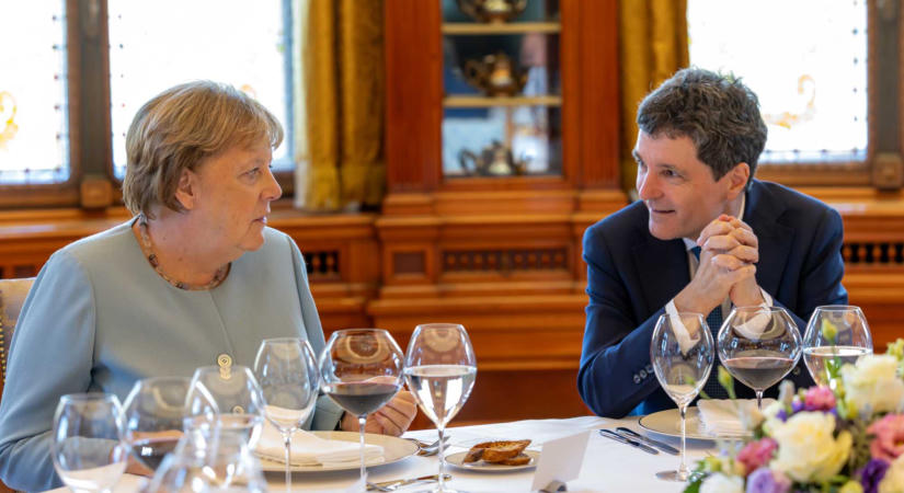 Angela Merkelt fogadta a román államfő: a NATO-ról és az EU jövőjéről beszélgettek