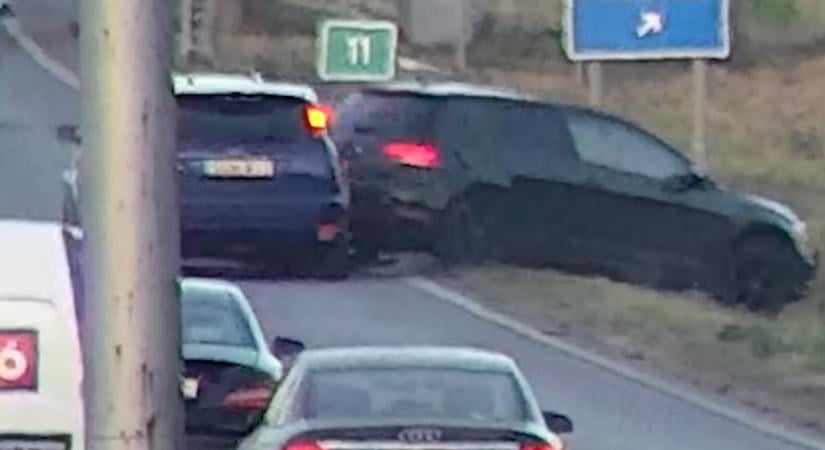 Az M3-kivezető külső sávjában mondott csütörtököt az Audi, egyből belerongyoltak
