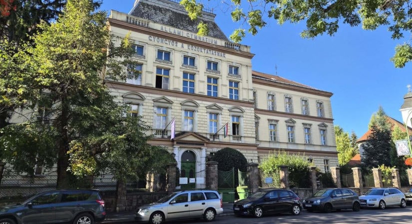 Rendőrök vonultak ki egy gyöngyösi gimnáziumhoz