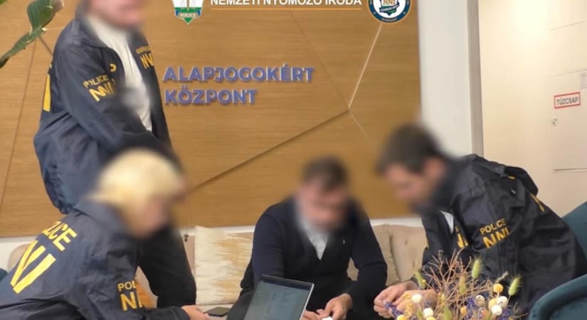 Házkutatást tartottak az Alapjogokért Központ háttércégénél, a Fidesz szerint politikai támadás zajlik