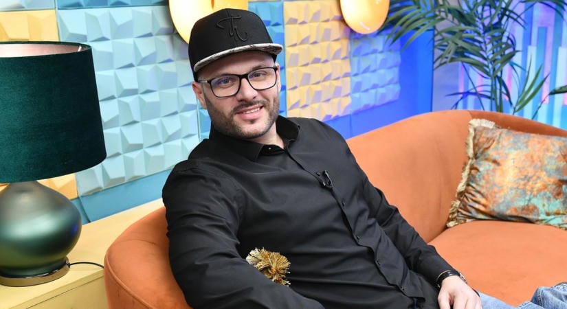 Takács Nikolas elárulta: „Élvezem, hogy itt nem kell olyan hatalmasakat énekelni”