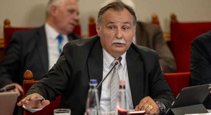 Gajdos László azt kéri, halasszuk el az autómosást és a locsolást