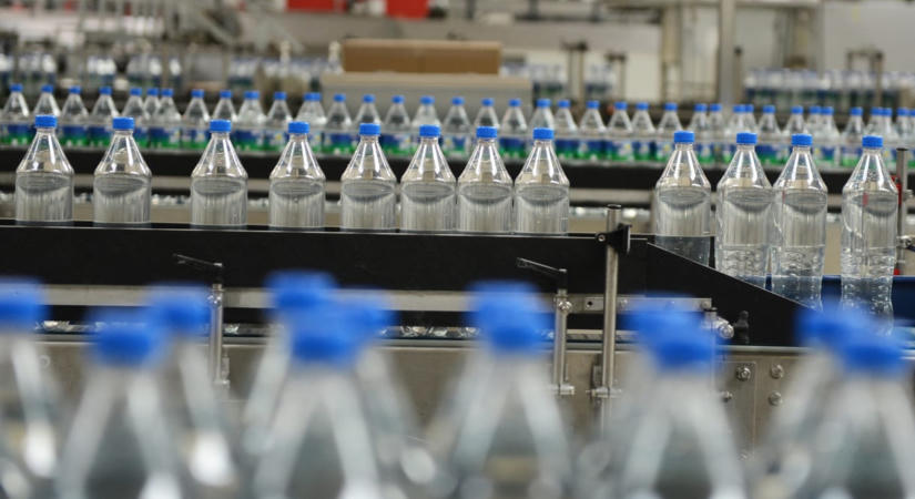 A GVH eljárása után reklámkampányt indít a PET palackok újrahasznosításról a Coca-Cola
