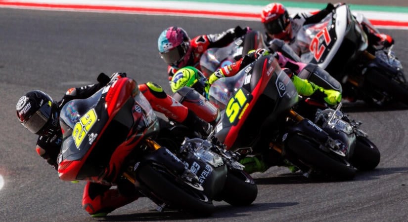 Iannone újra nyert és esélyes a vb-címre is - Drámai futam Aragónban