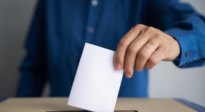 Időközi választás: Reggel 6-kor megnyíltak a szavazókörök, óriási a tét négy megyében