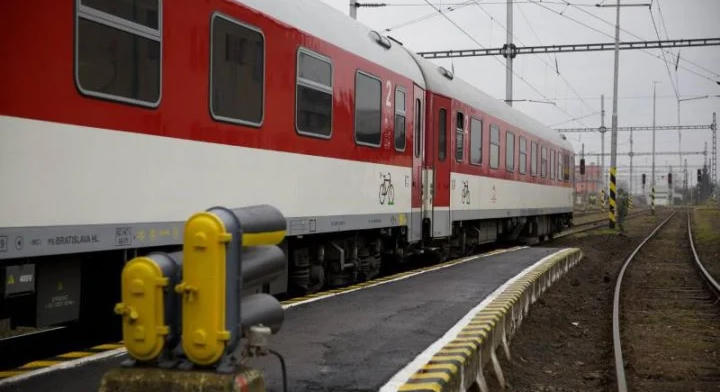 Áramütés ért egy lányt Brovariban egy vonat tetején
