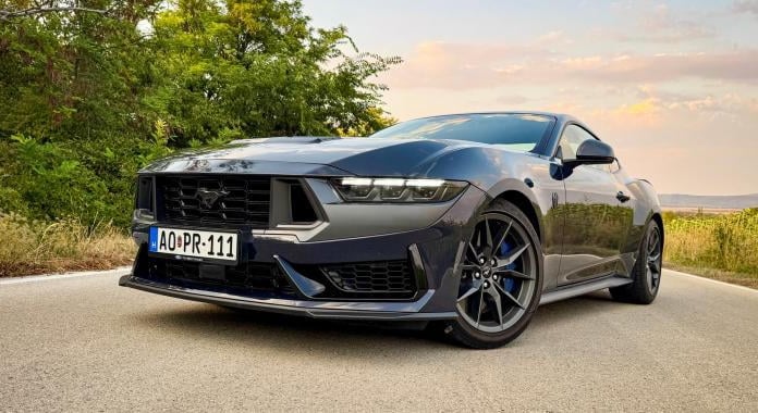 Második menet a sötét lóval: Újra egy Ford Mustang Dark Horse volánja mögött