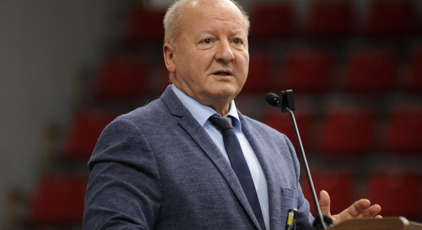 Simicskó István: Egy szabadnap nem helyettesítheti a beígért béremelést (VIDEÓ)