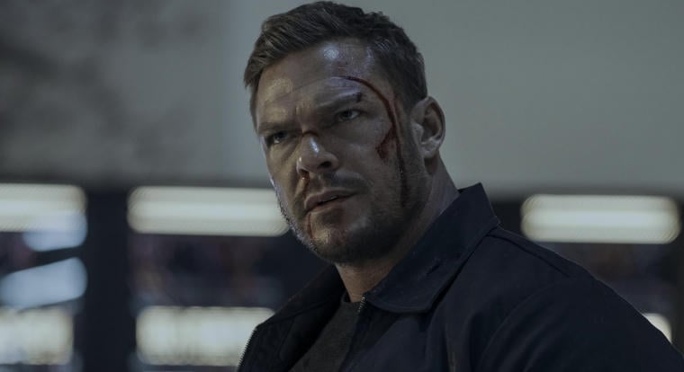 Keanu Reeves váltja Alan Ritchsont a Netflix filmjében, ami olyan, mintha a Die Hard egy hurrikán idején játszódna
