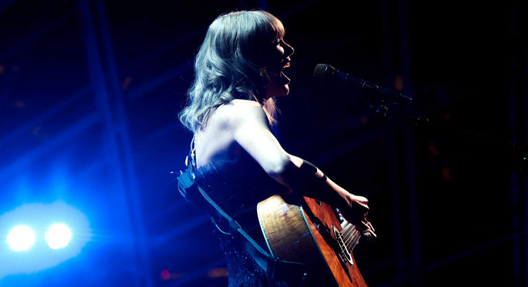 Taylor Swift négy dallal tért vissza a színpadra az Eras Tour óta