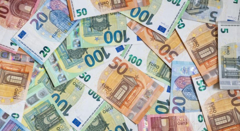 Bankvezetőt vertek át a csalók, 35 milliárd forintot loptak el