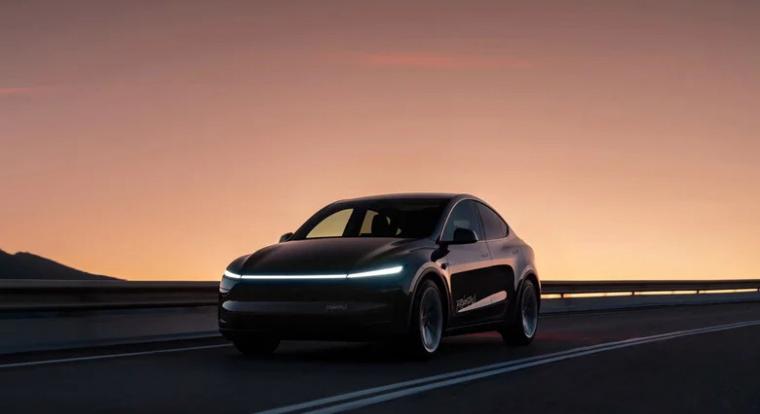 Kerekesszékeseknek készít önvezető autót a Tesla