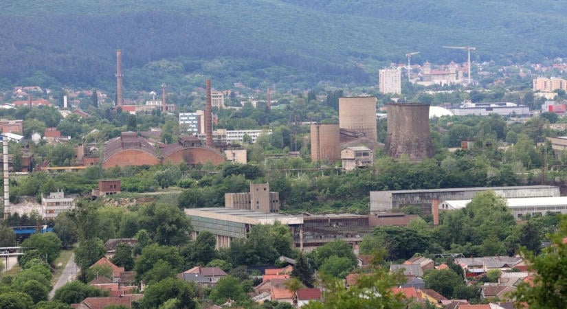 „Megbotlott és az öntőgödörbe zuhant” – baleset vagy gyilkosság történt Miskolcon?