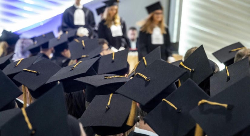 A közigazgatási pályára is ösztönözné a kormány a legjobban teljesítő joghallgatókat