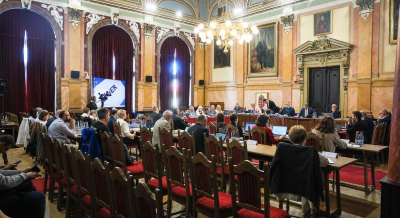 Egymásnak ugrott a Facebookon Eger polgármestere és az országgyűlési képviselő