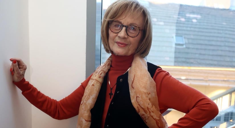 Tíz év alatt nyolcszor lakoltatták ki a magyar sztármanöken családját ekete